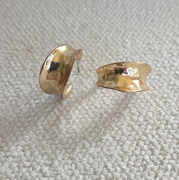 Universal Thread Hammered Gold Hoop Earrings - Picture 5 of 6